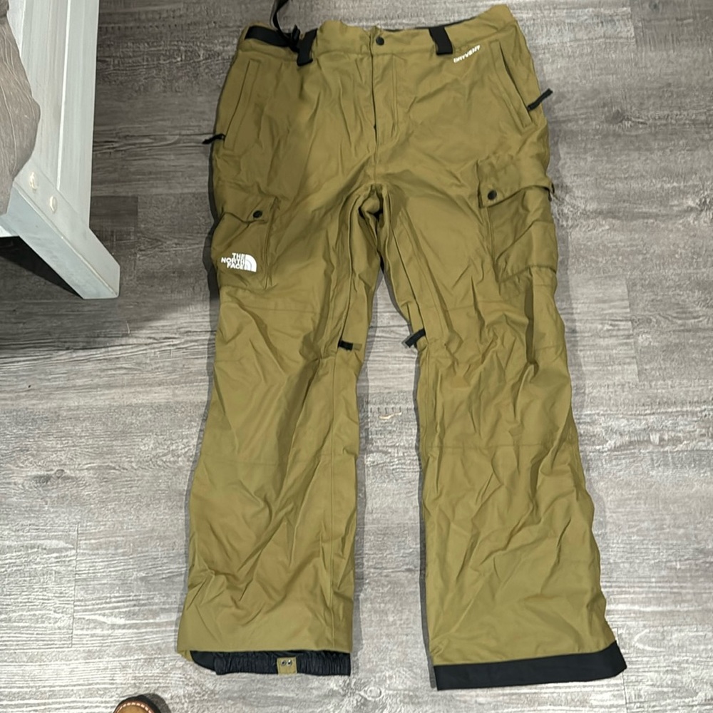 Men’s Northface Dryvent Ski/Board pants